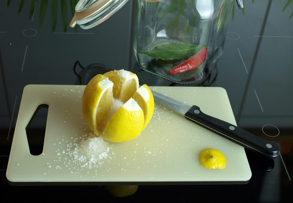 Eingelegte Zitrone Salz Glas Gewürze