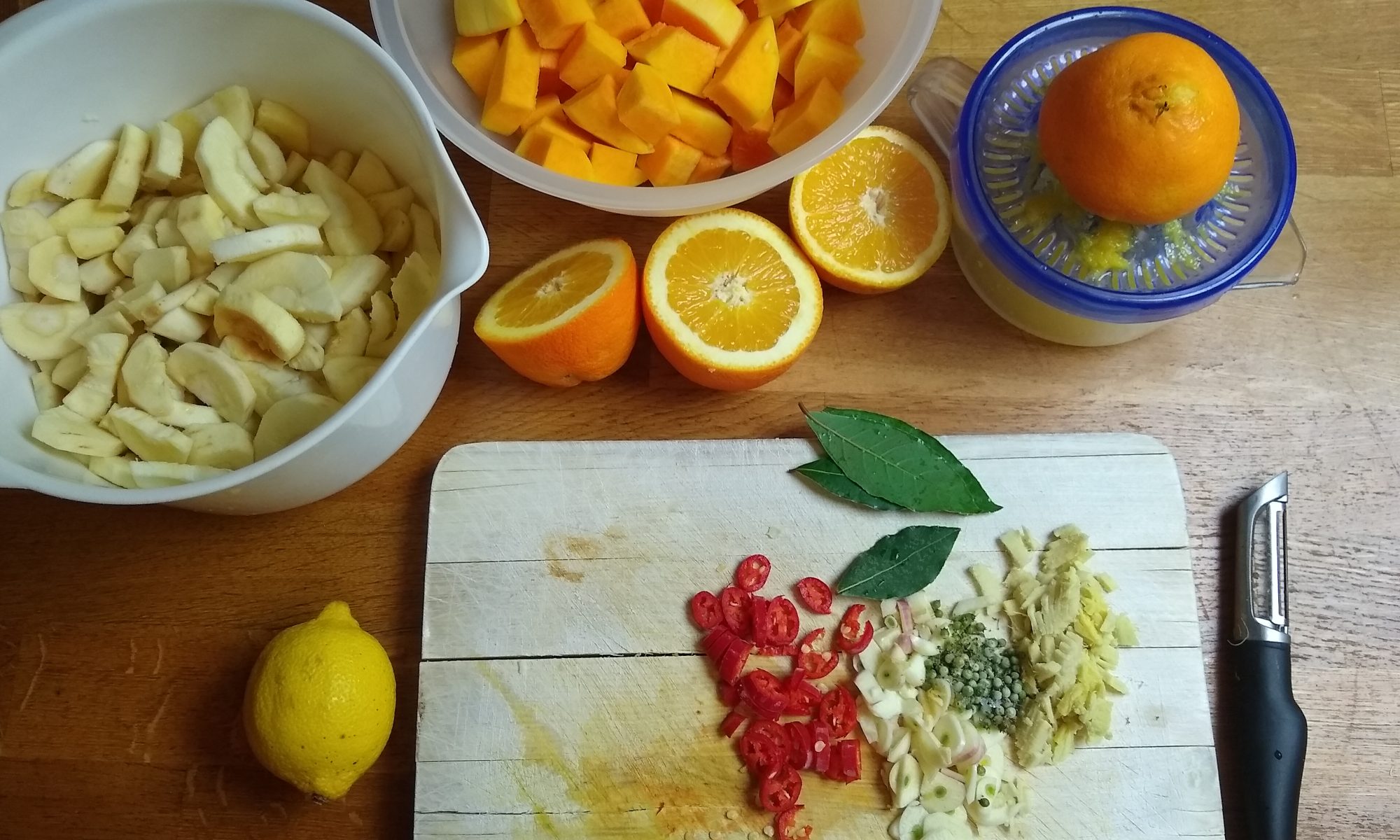 Zutaten für Festliche Butternut-Pastinaken-Pfanne mit Orangensauce