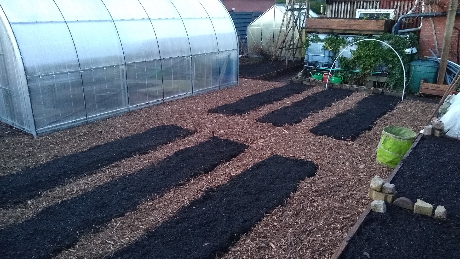 Nodig beds with fresh compost and woodchips as paths