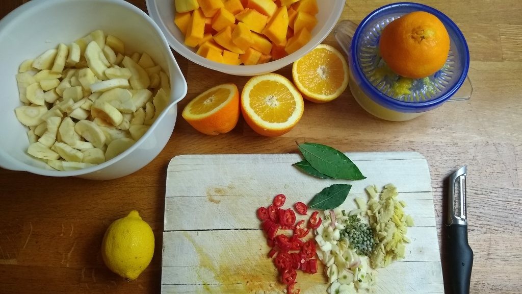 Zutaten für Festliche Butternut-Pastinaken-Pfanne mit Orangensauce